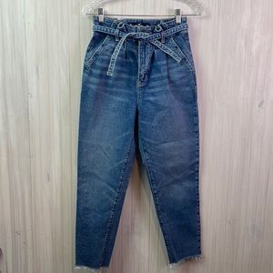 HOLLISTER ULTRA HIGH RISE MOM JEAN 26 3S